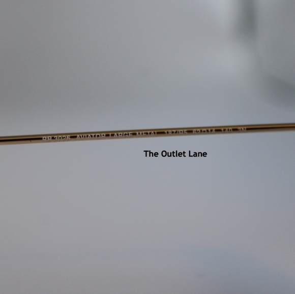 Model Display Ray-Ban Aviator Black Lens Gold Frame RB3025 Classic - Picture 11 of 16